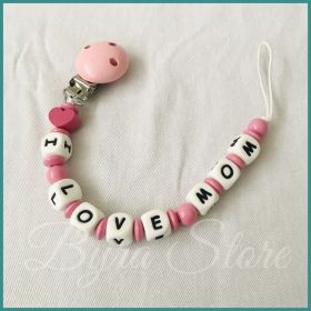 https://www.byrastore.com/prodotti_med/3317-1-1637932566-catenella-rosa-portaciuccio-personalizzata-lettere-in-silicone-i-love-mom.jpg